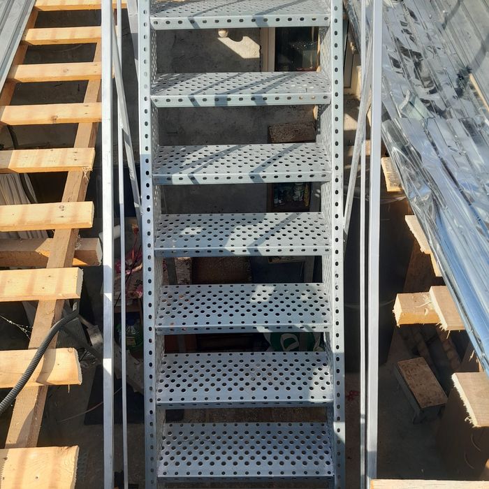 Scări metalice galvanizate la orice demisiune asiguram transport ori u