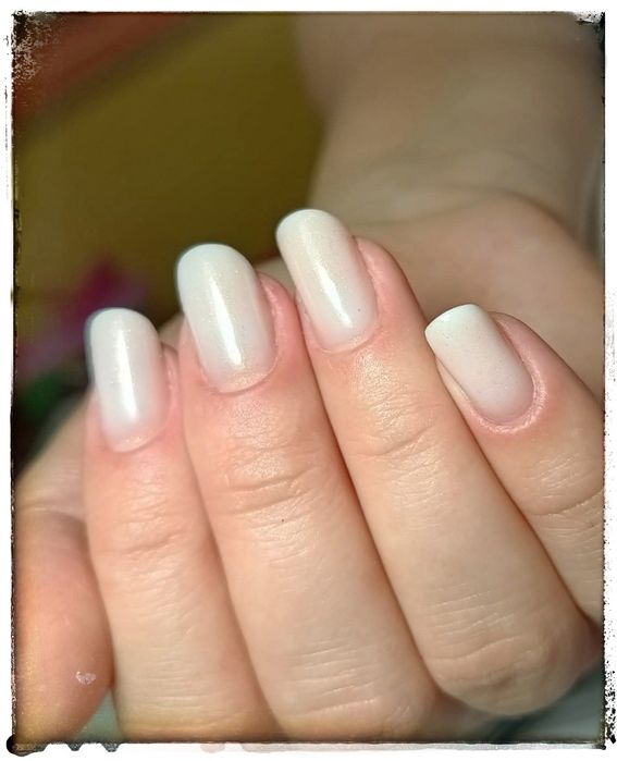 Realizez unghii cu gel și oja semipermanenta in sectorul 4, București