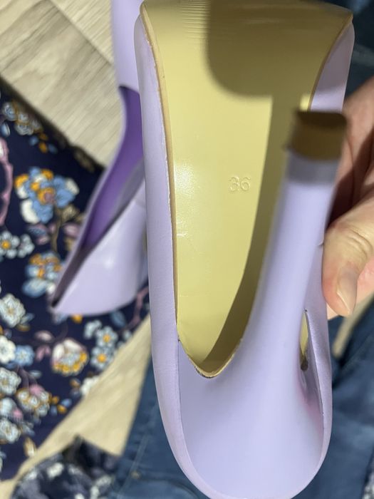 Поодам пакет с одеждой