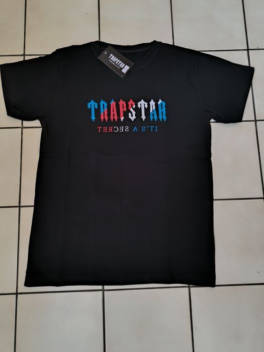 Тийнейджърски ВАТИРАН черен екип TRAPSTAR или тениска TRAPSTAR