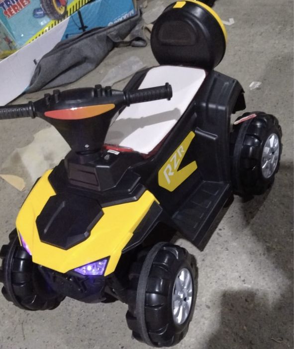 Atv electric cu scaun din piele si lumini Nichiduta Race Red