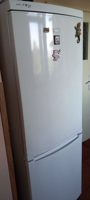 Продавам хладилник Зануси