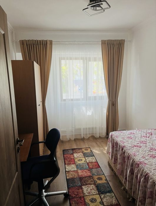 Apartament 3 camere zona intersectie Tg. Cucu cu Podu de Fier