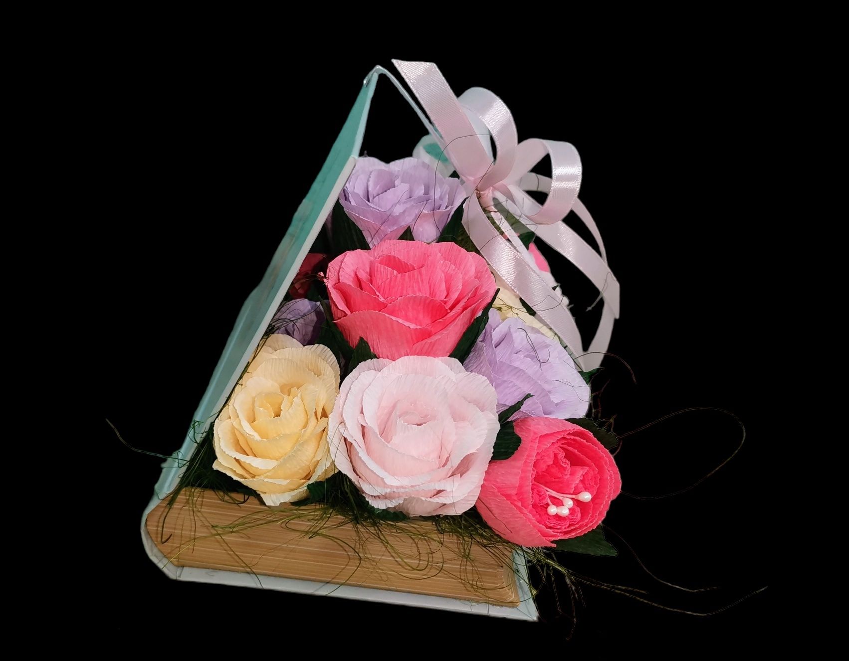 Кутия с ръчно изработени цветя