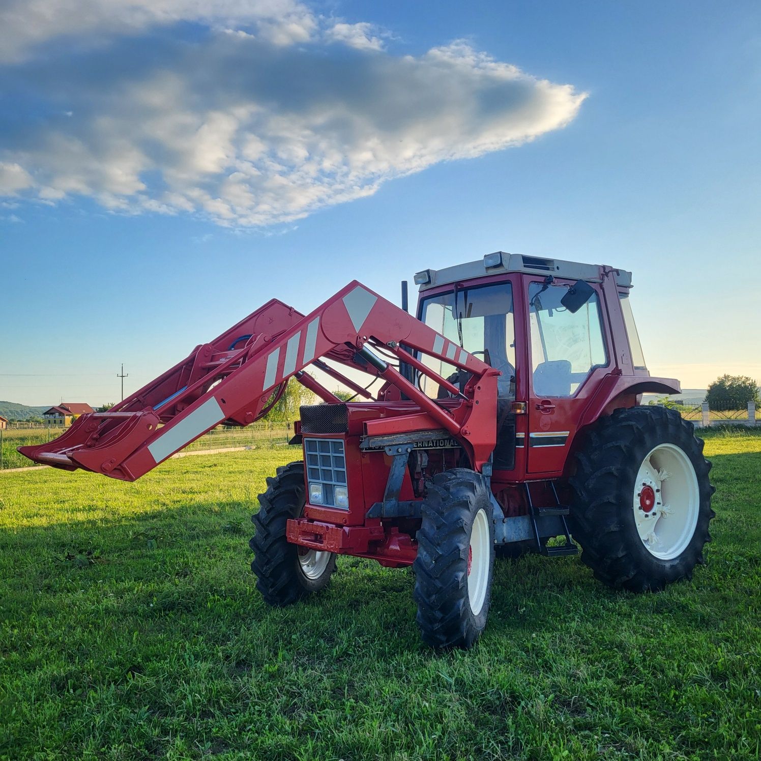 International 745XL