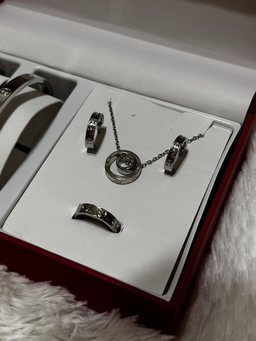 Set Cartier – Ceas + Brățară + Colier + Cercei + Inel – Nou, în cutie