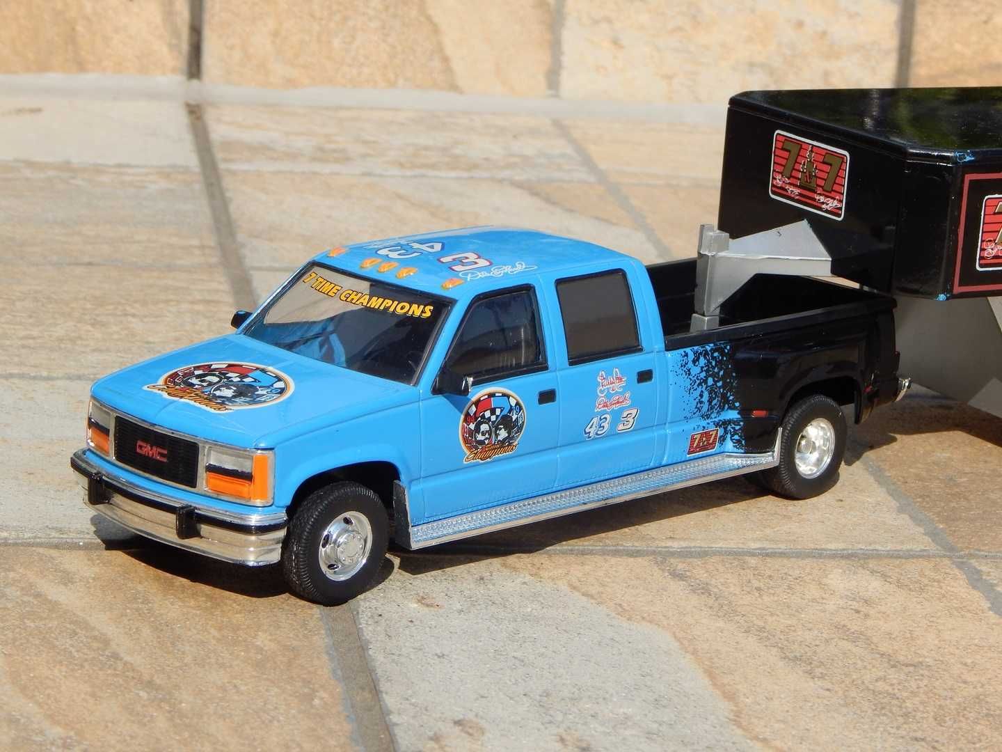 Macheta jucarie camioneta GMC Chevrolet 1994 NASCAR D Earnhardt 1:25