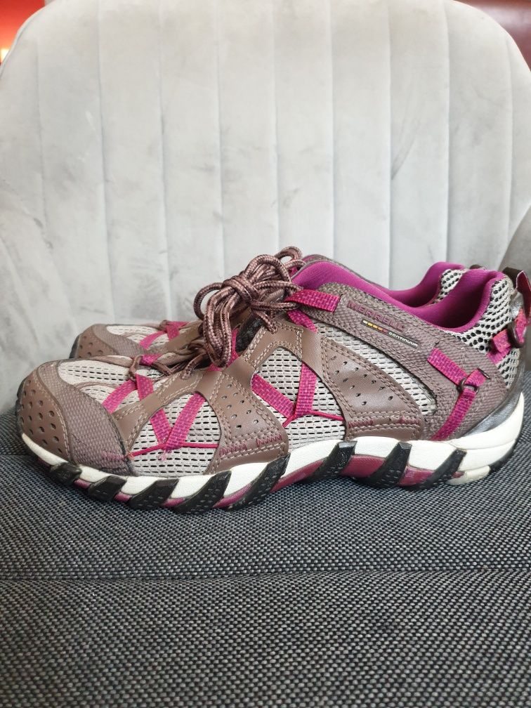 Vand pantofi treking MERRELL marimea 40