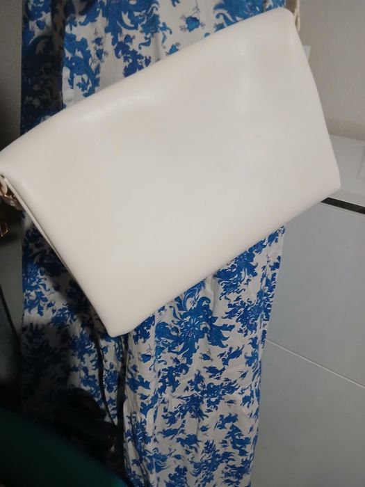 Бяла чанта на Zara