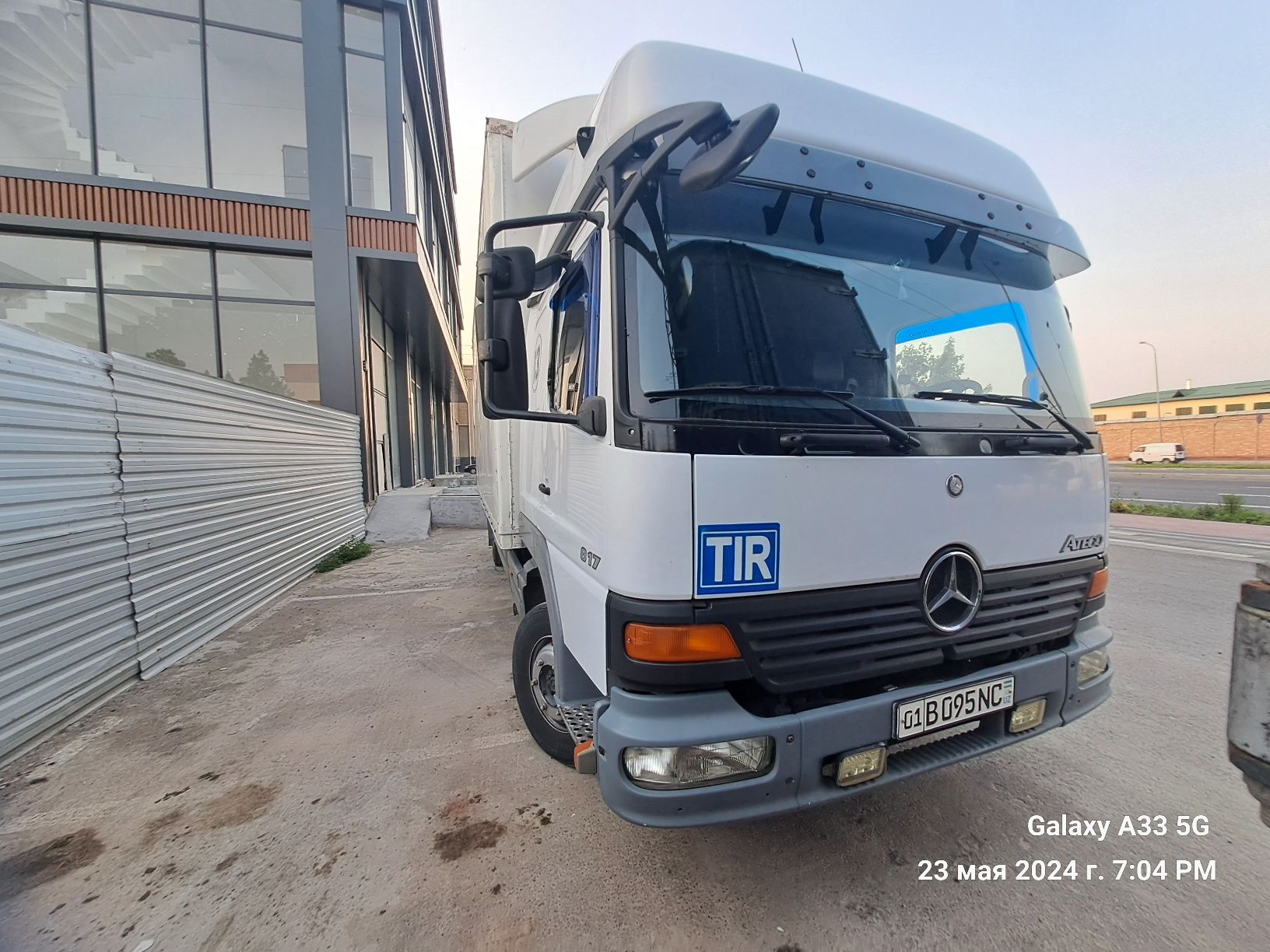 Sotiladi mers atego 17000$ azgina otib beriladi