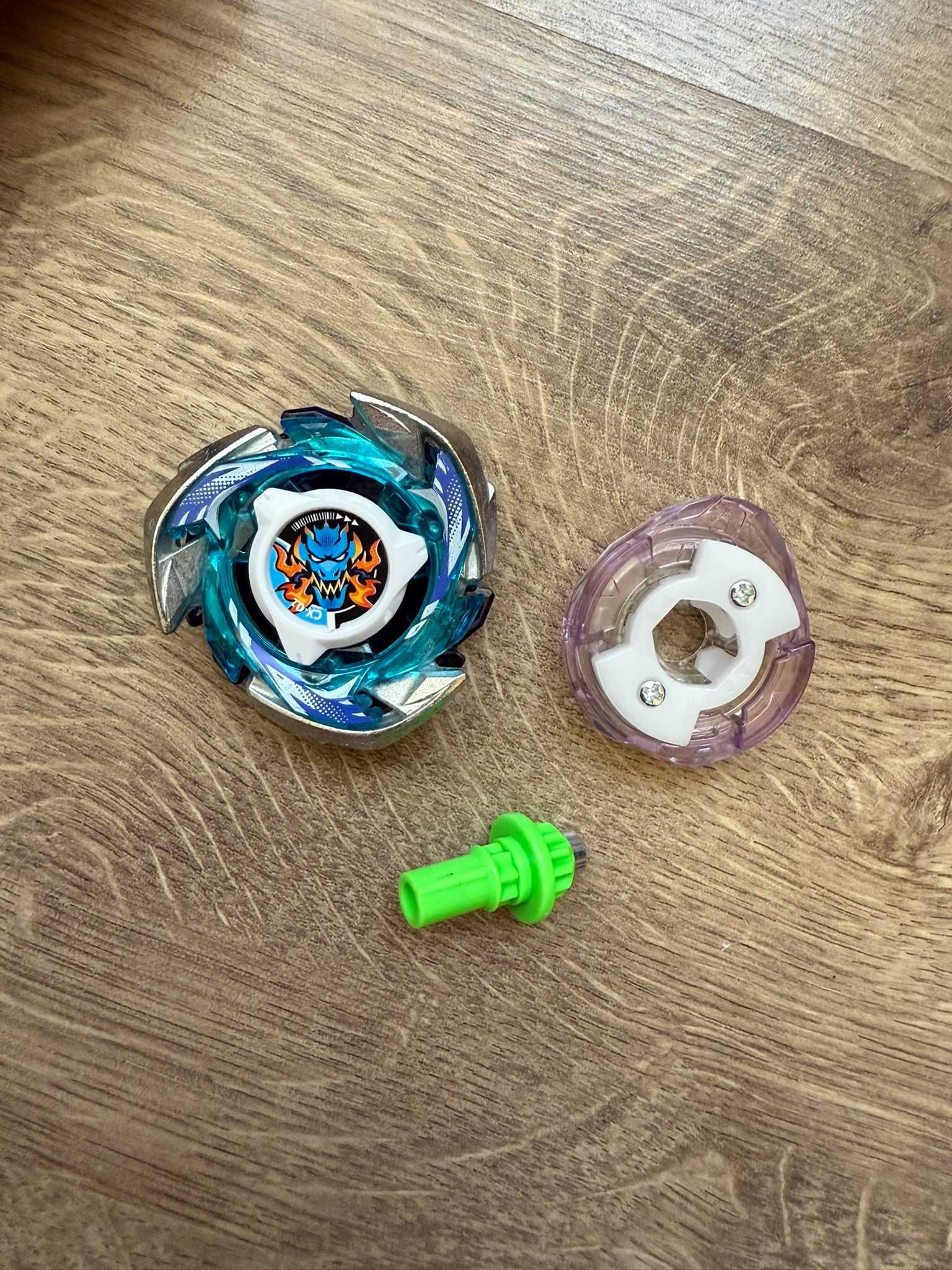 Beyblade комплект с X-Winder Launcher