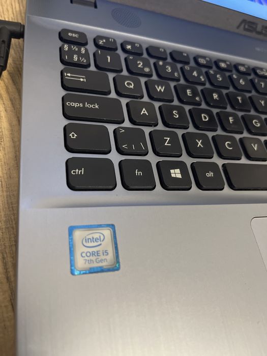 Laptop Asus X541UAK/ i5 GEN 7 / SSD 128 GB / 8 GB RAM