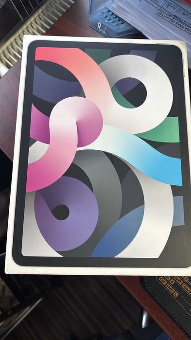 iPad Air 4 model A2316 WiFi în perfectă stare, ca nou !