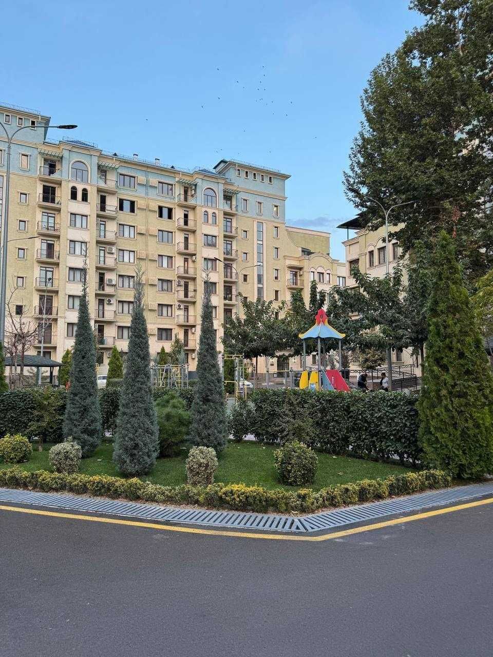 дархон стадион старт кафе 2012 3х ком с ремонтом с терассой 227м2;