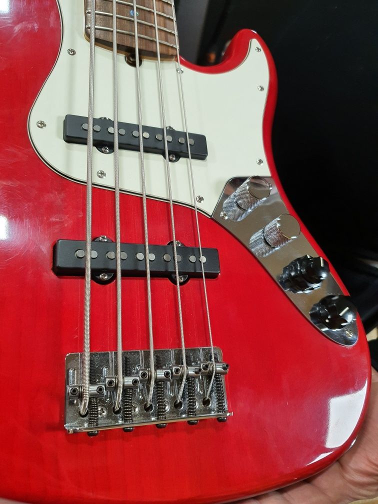 Fender Jazz Bass Deluxe 5-string
