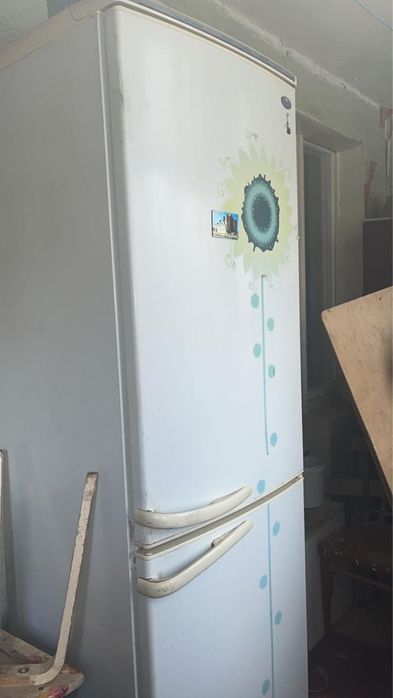 Холодильник двухкамерная