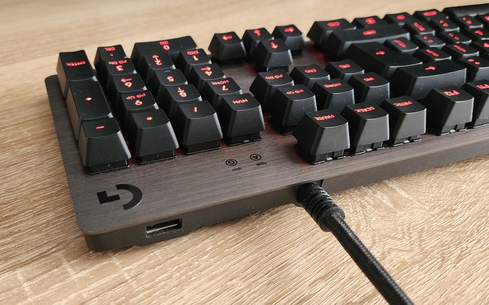 tastatură gaming Logitech G413 Carbon (opțional rucsac gaming)