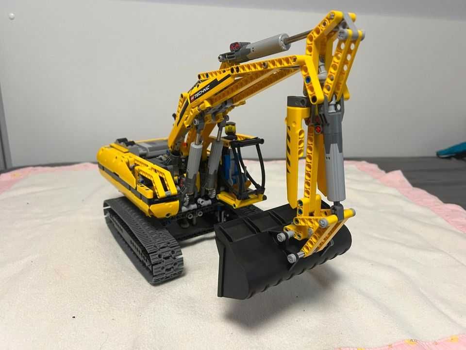 Lego tehnic 8043 - Motorized Excavator