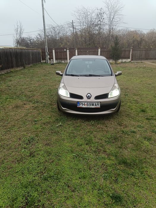 PROPRIETAR  vând clio 3