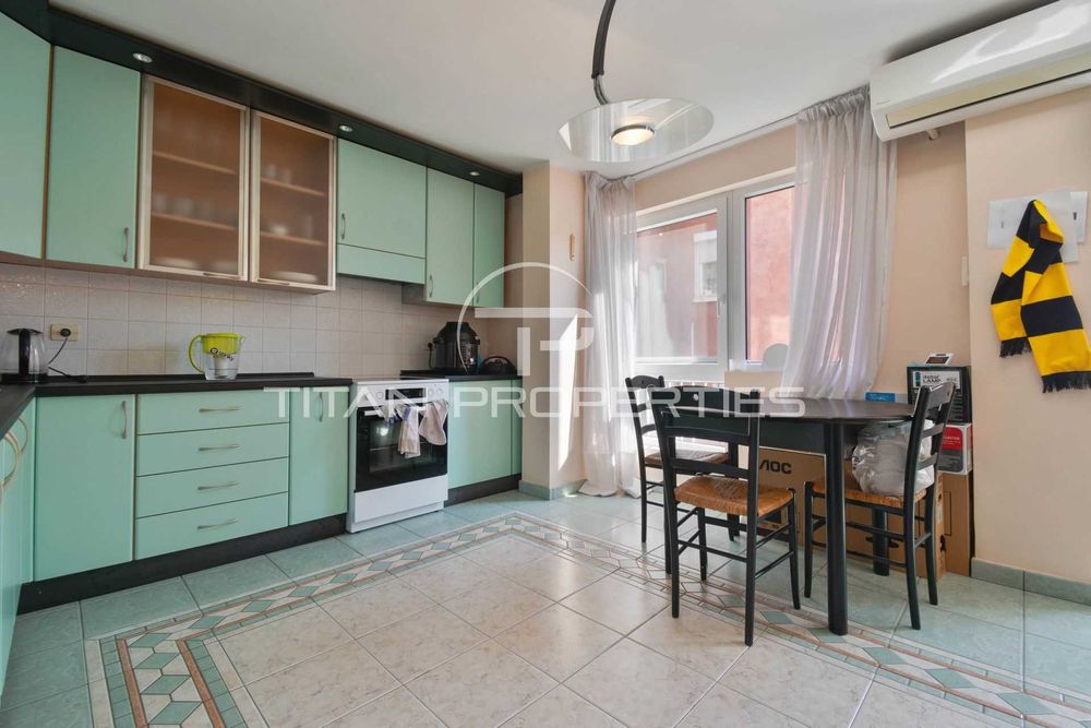 Двустаен обзаведен апартамент в Центъра