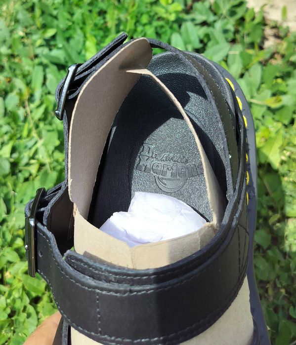 Vând sandale damă Dr. Martens, nr. 39