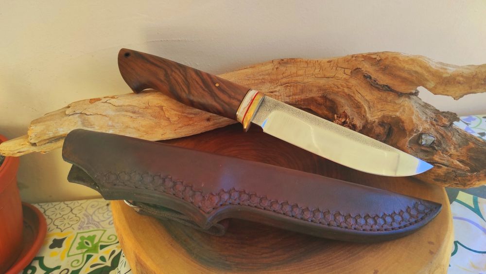 Ловен нож за подарък.