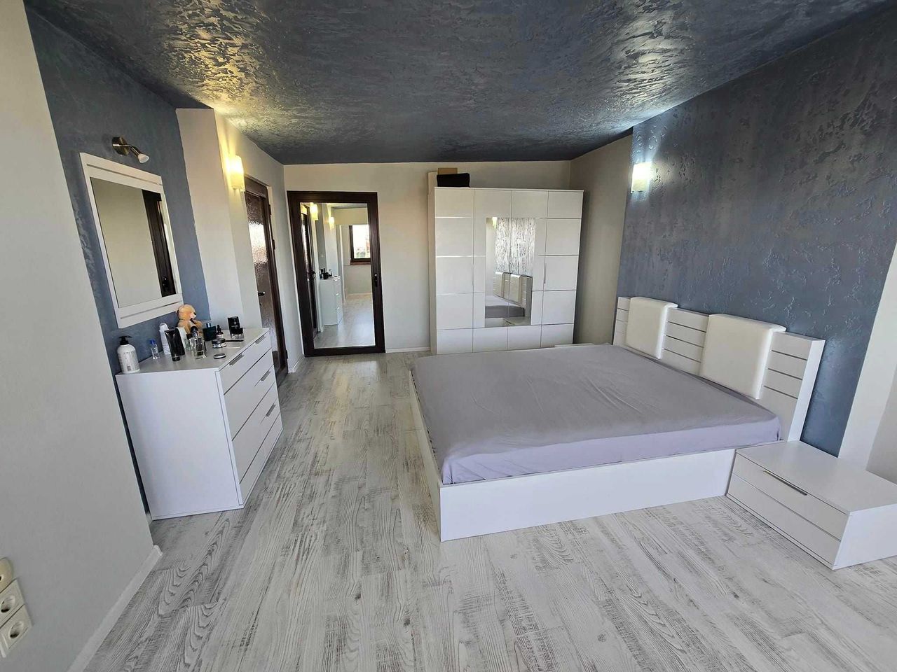 Продава се Двустаен апартамент в Стара Загора, Център - 82 кв.м за 1281 €/кв.м - Снимка #9