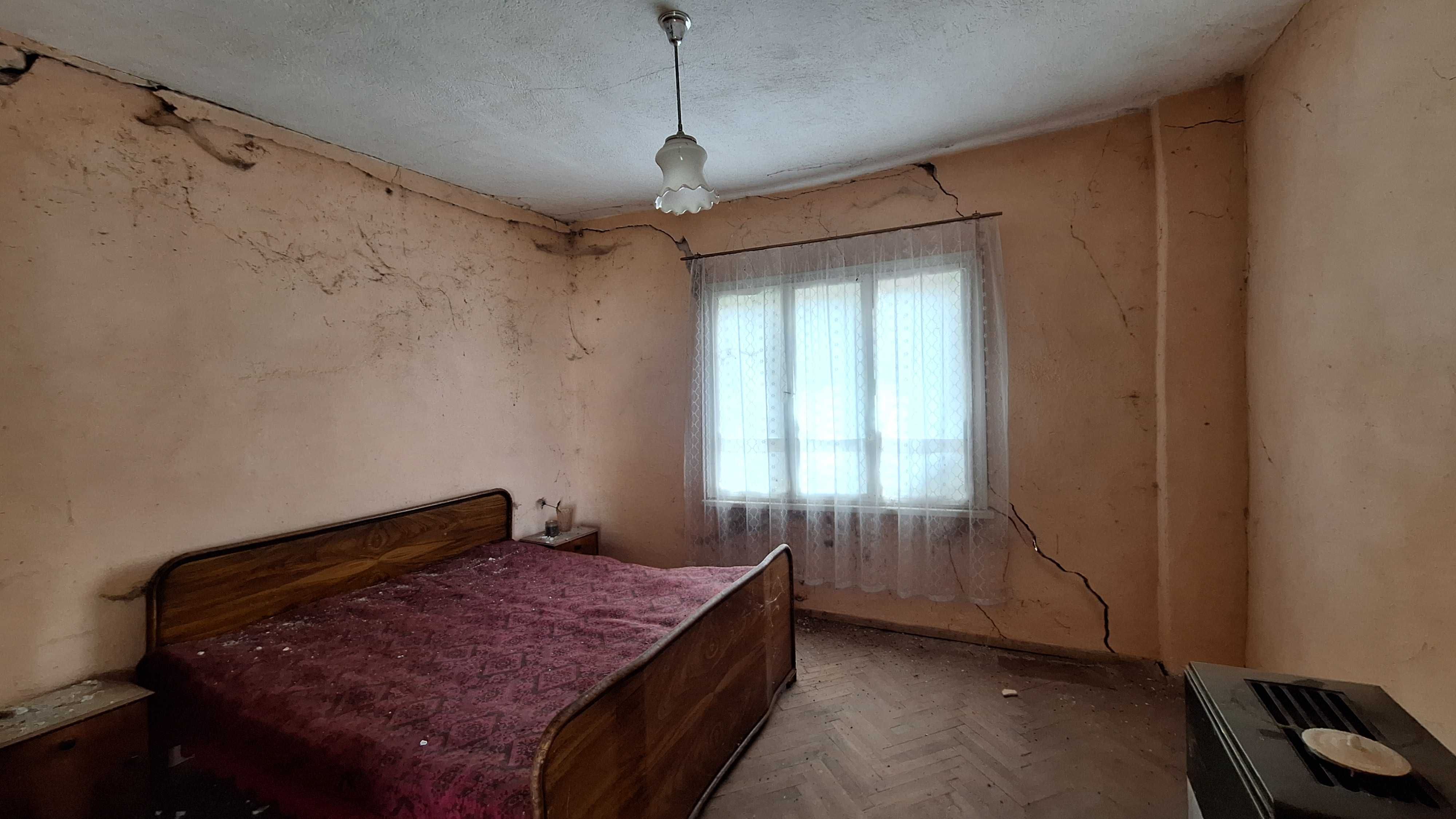 Продава къща в с.Конуш