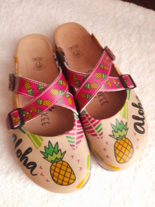 Чисто нови медицински чехли естествена кожа, нова медицинска туника