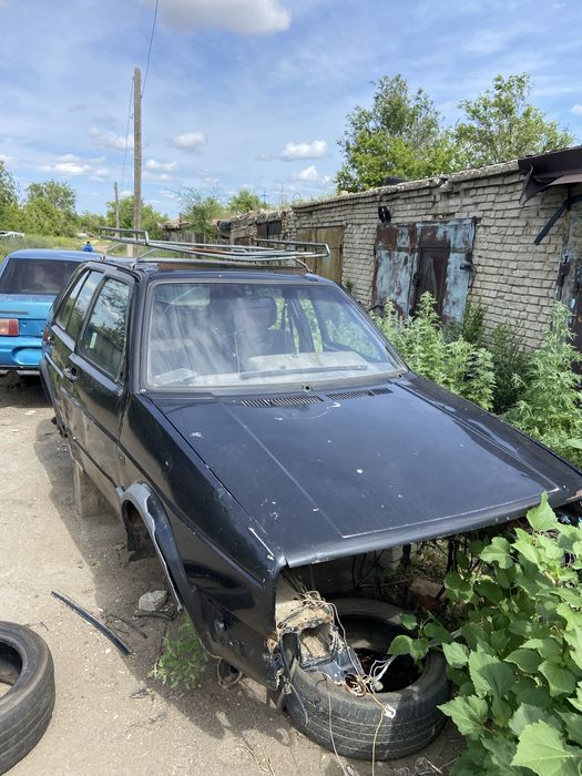 Продам на разбор фольц гольф 2. Черного цвета.