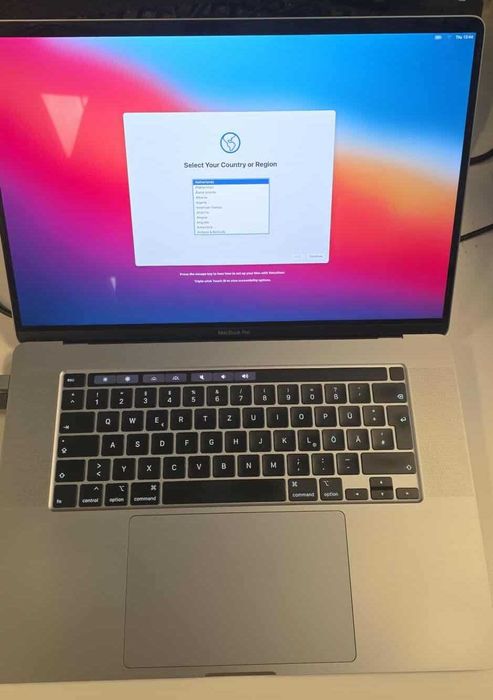 Apple MacBook Pro i7 16" cu touchbar 2.6GHz, 16GB, 512GB