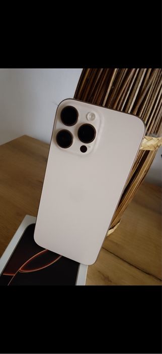 Iphone 16 pro max Desert Titanium