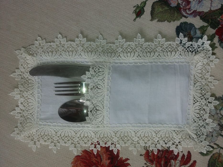 Текстилен джоб за прибори с дантела