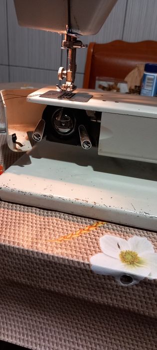 Mașină de cusut foarte ok