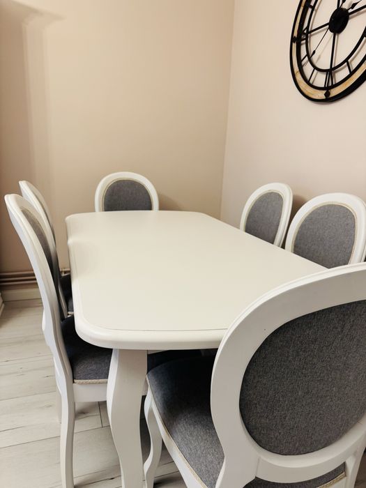 Masa din lemn, pentru living cu scaune