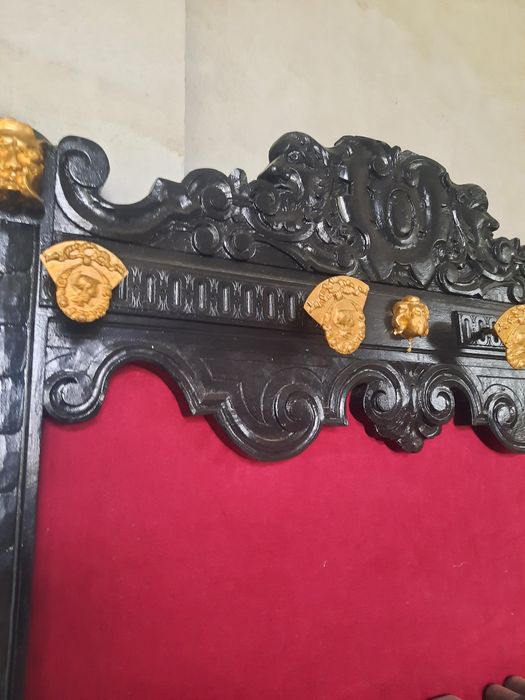 Cuier antic de perete