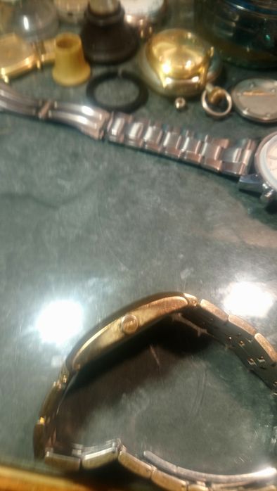 Ceas Doxa Quart functioneaza perfect si are geam Safir