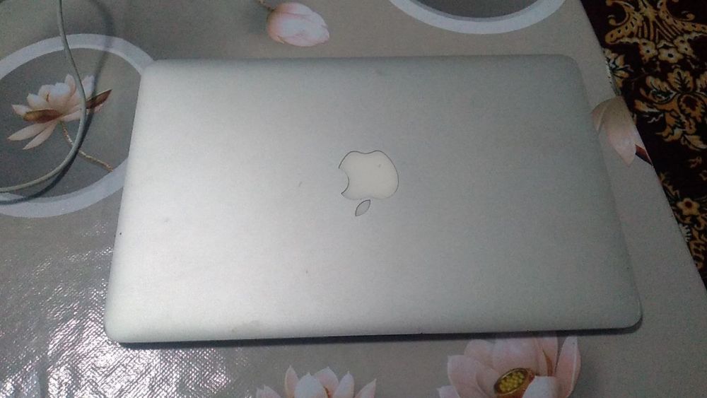 makbok sotiladi holati yaxshi ishlashi ideal