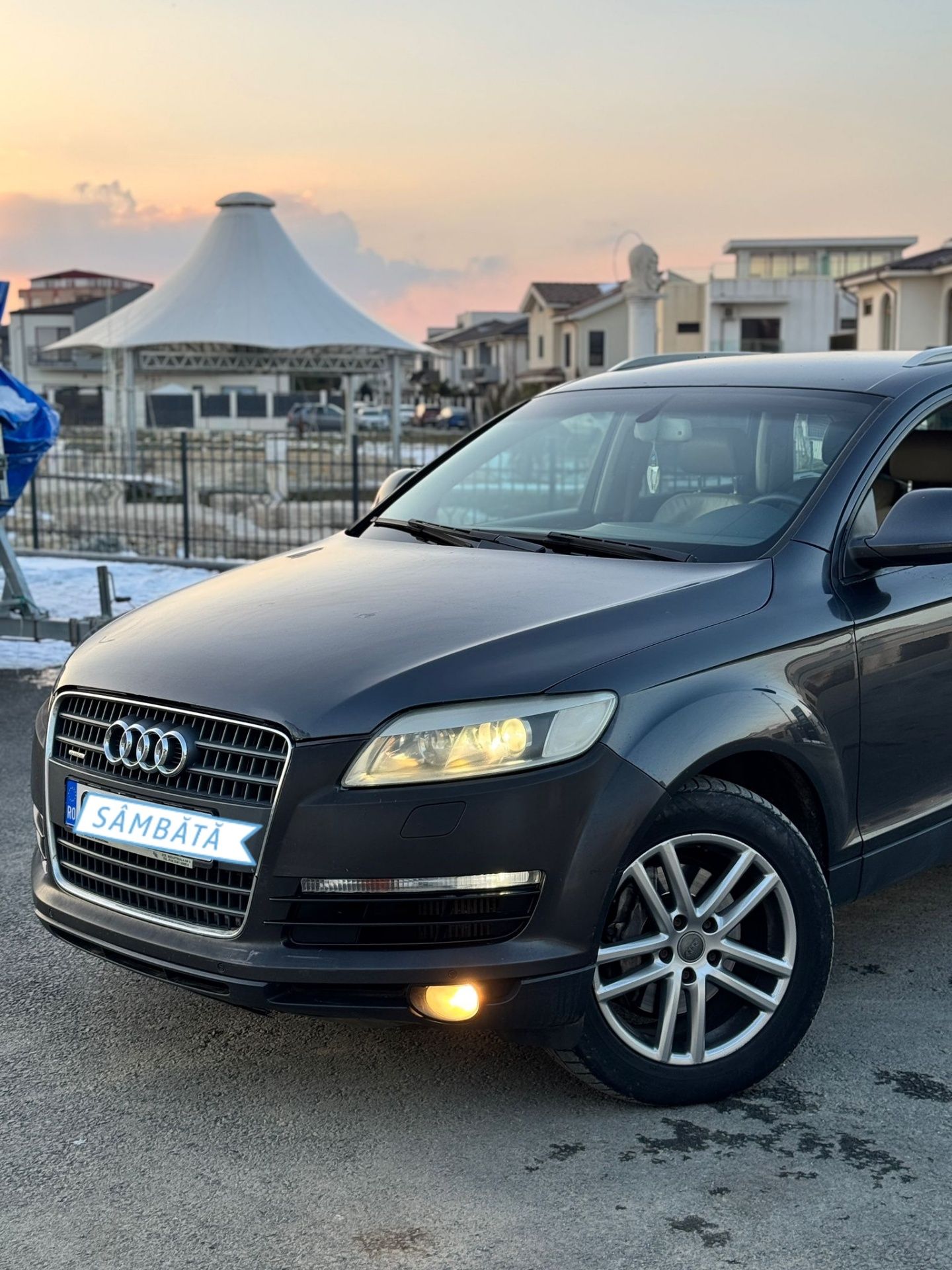 Vând Q7 3.0 TDI.