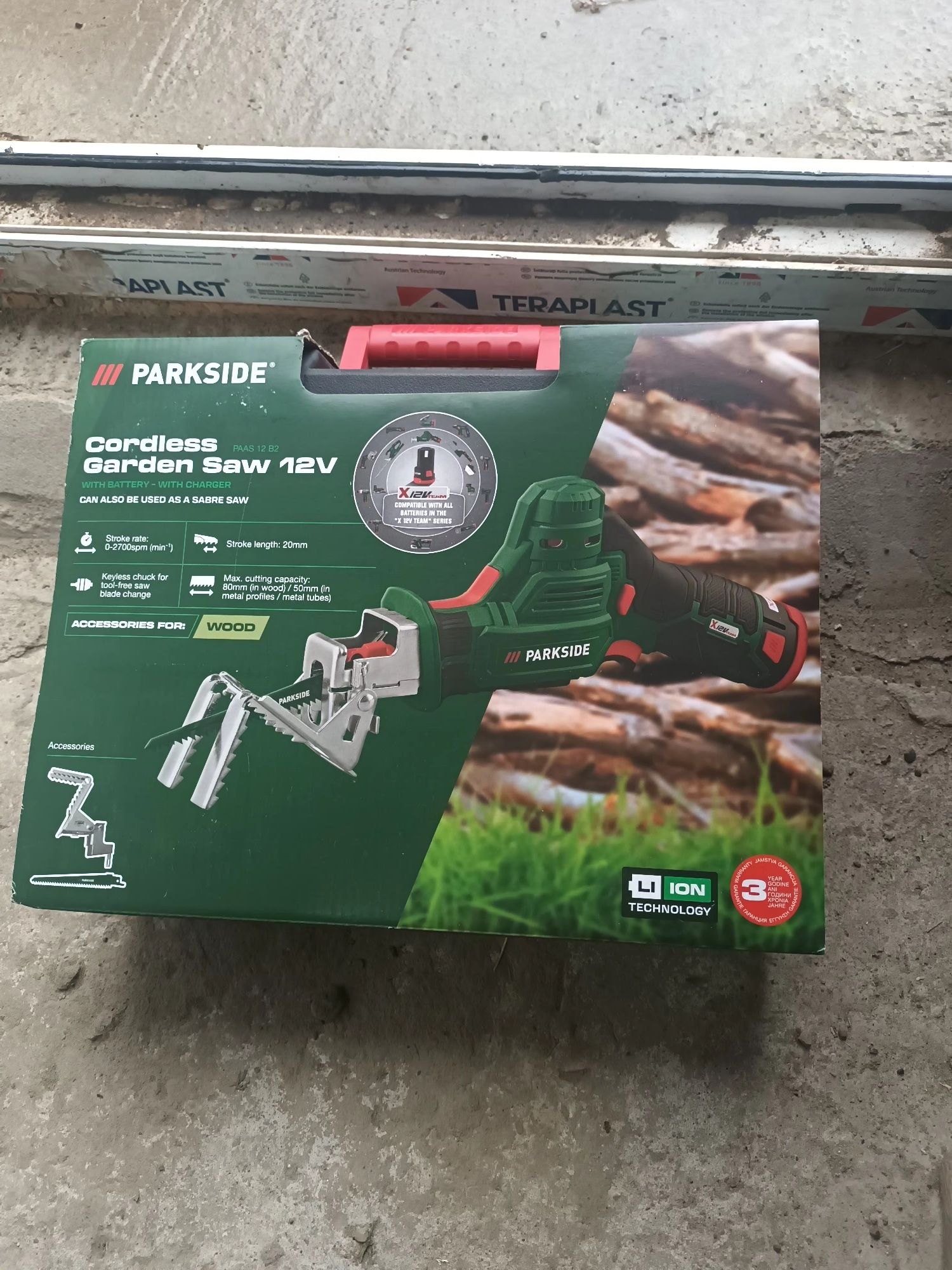 Foarfeca si fierastrau pe acumulator