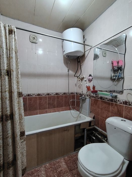 Fargona shaxar Frunze massif chaspikdi oldida 2 uy sotiladi