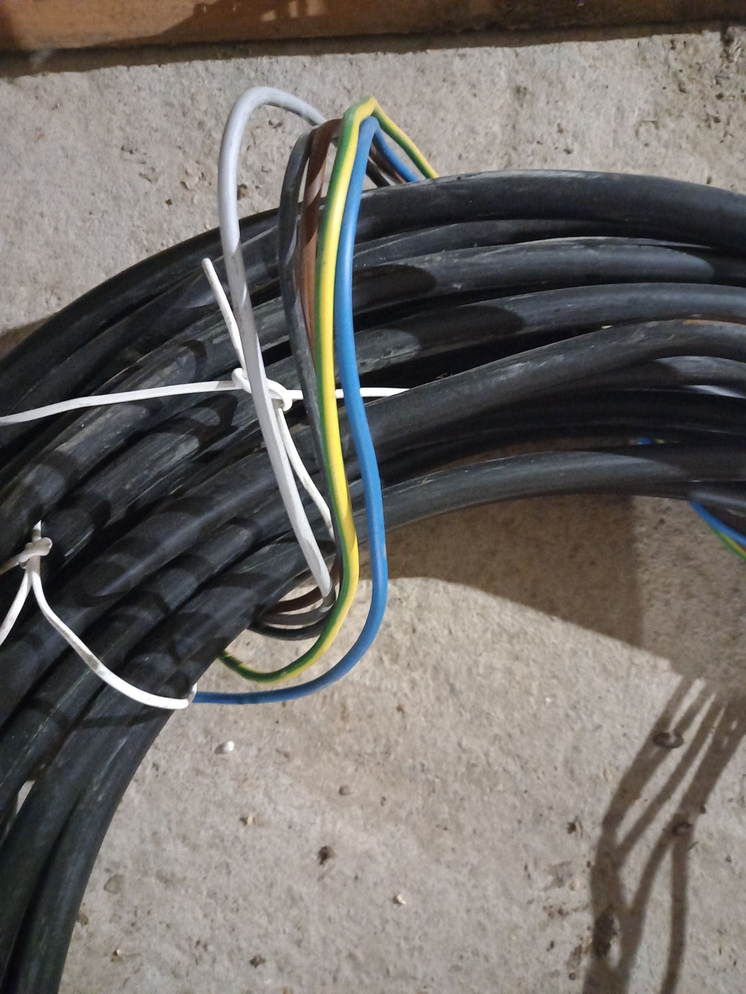 Cablu trifazic cu 4 fire
