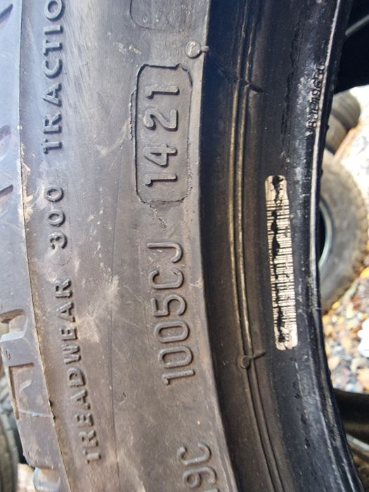 Anvelope 245/40R18 marca Bridgestone, DOT 2021, 5.5 mm