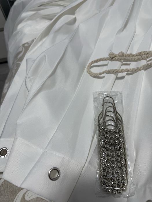 Draperie alba,impermeabila,1 bucata, dimensiune140x200cm,inele incluse