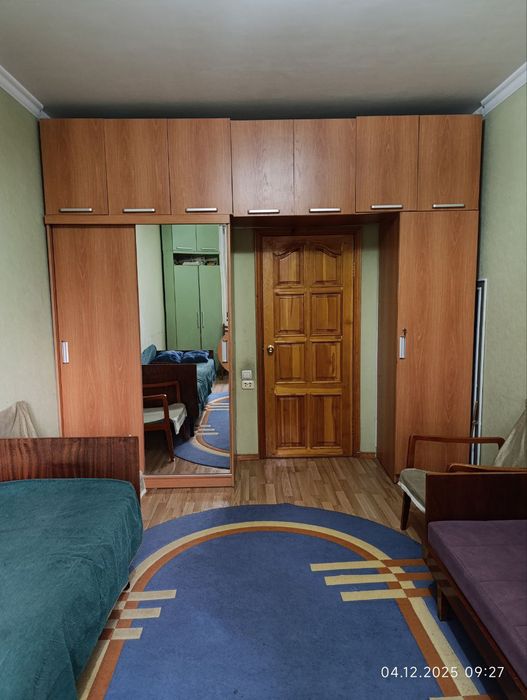 Сдам 2 ком 4этаж 4дом Чилонзор 18кв.Ор: парламент