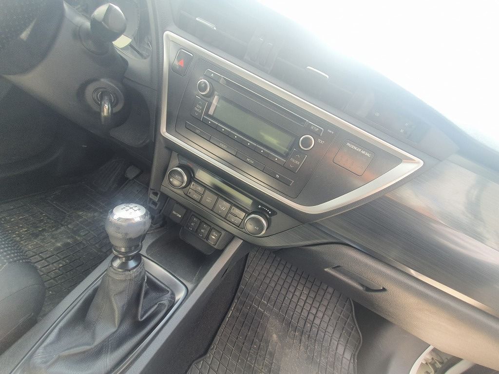 Dezmembrez Toyota Auris 2 motor 1.4d  90cp 1ND-TV dezmembrari cutie de viteze manuala 6+1