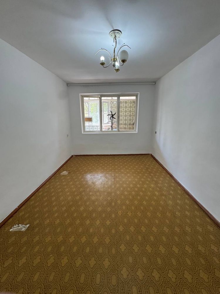 Guliston shaxar markazidan 3 xonali uy sotiladi
