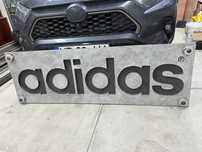 Semn mare industrial Adidas