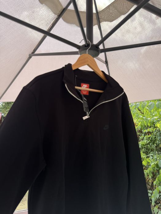 Bluza neagra nike cu guler