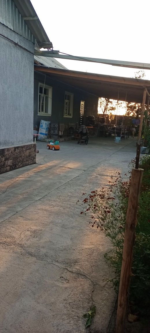 13 sotiq uy sotiladi xamma sharoit bor tayyor uy 9 xona 2 ta sanuzel